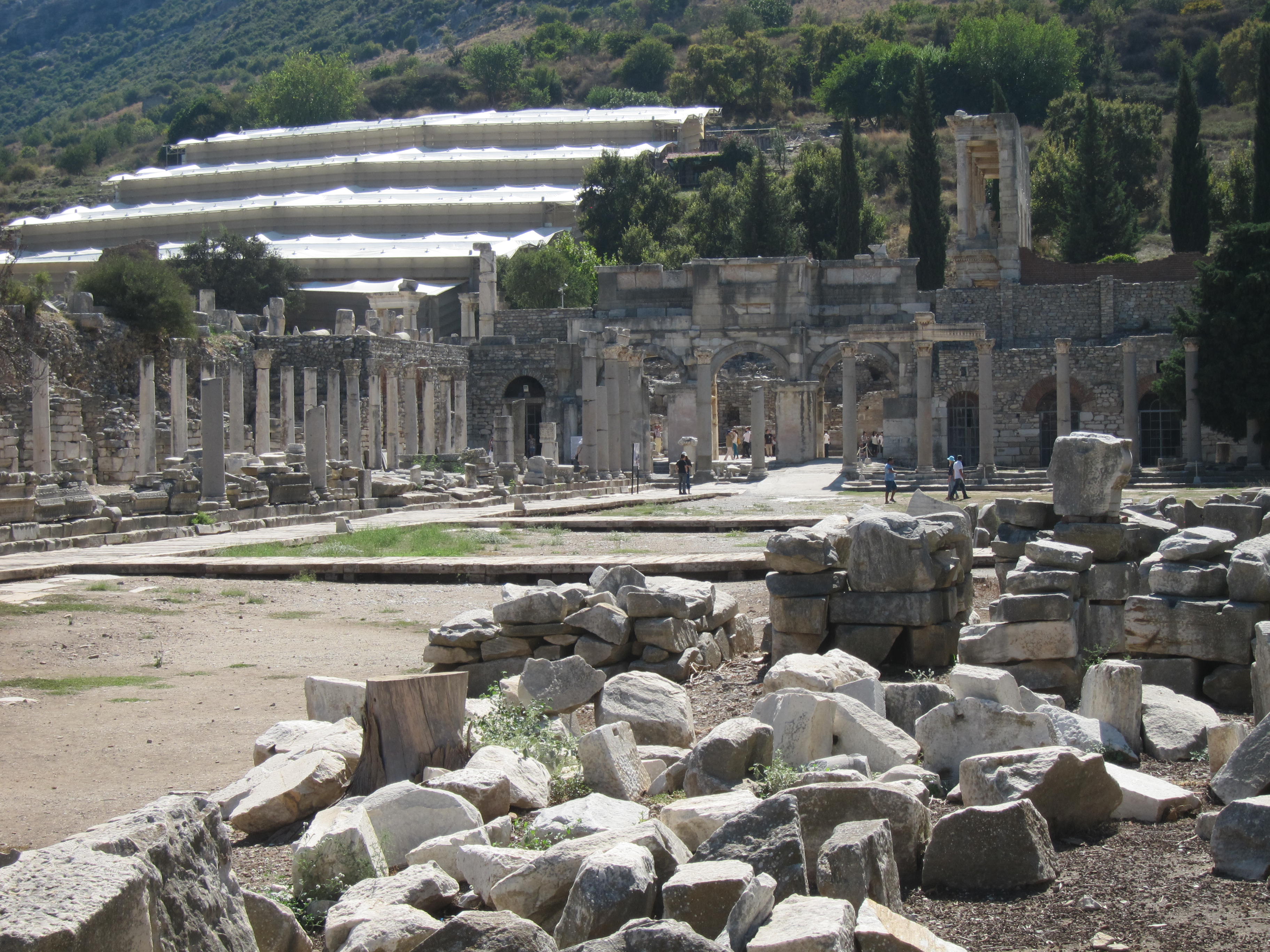 Agora View inside the Lower Agora. The protective roof over the Terrace
Houses is visible in the background.